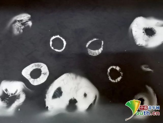 蘑菇孢子印画图片