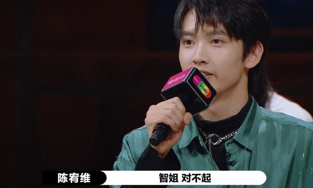 演员请就位|《演员请就位》同样是哭着卖惨，一个被赵薇怒怼，一个让赵薇亮卡