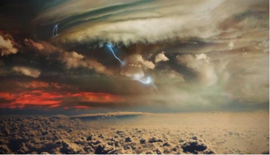 木星|地球之外首次！NASA的“朱诺号”在木星上发现瞬态发光事件
