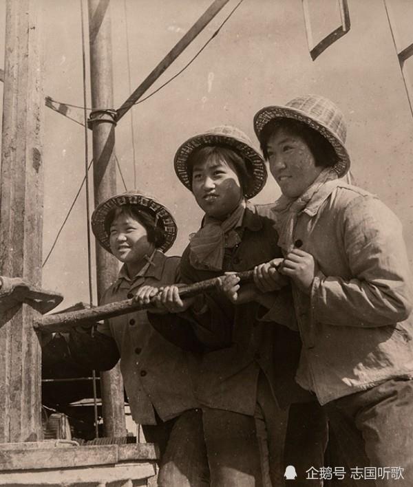 一组老照片:一组被淡忘了的工人影像,设计工人,泵的组装工人