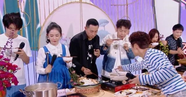 二胎实锤谢娜直播时疑出孕吐干呕后连忙漱口刘维小动作亮了