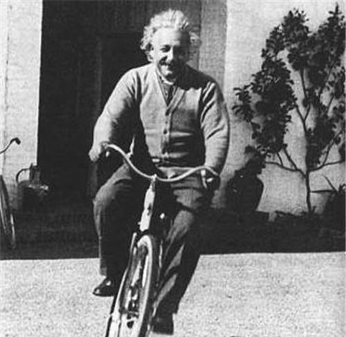 爱因斯坦|爱因斯坦游中国，写了一本日记，公开之后，字字戳心让人感到愤怒