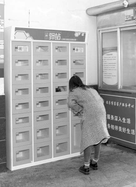 长沙一小区门口设置外卖柜业主取餐外卖员存餐都要收费