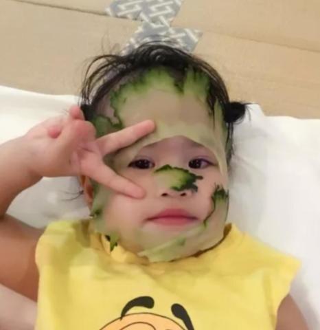 婚后的他们还有一个可爱的女儿,拥有着一个呆萌的乳名叫做包饺子,曾经