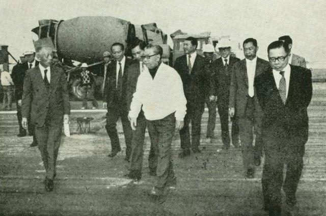 此人仗着有蒋经国撑腰 骗取了美貌母女的身子 蒋介石气得下令枪毙 腾讯网