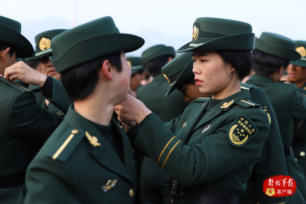 新学员相互授衔