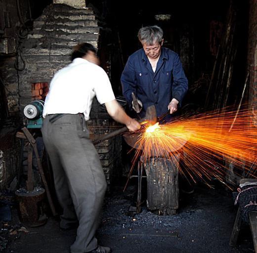 这项职业传承两千多年,曾一度风靡全国,现却濒临消失|打铁|铁匠|手艺