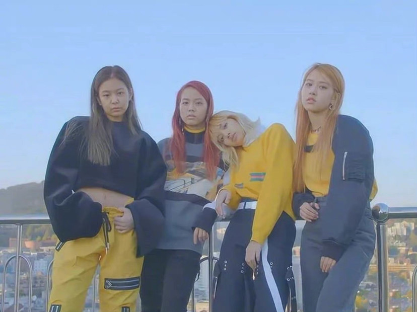 blackpink旧照曝光,集体素颜,jennie无神,lisa很抢眼