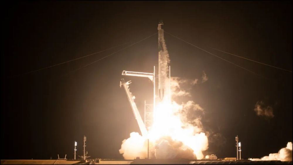 猎鹰9号|SpaceX火箭成功发射，NASA宇航员被送往空间站