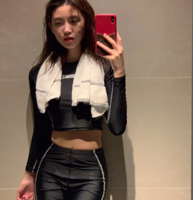 半藏森林发布泳装照大爆身材王校长的回复亮了