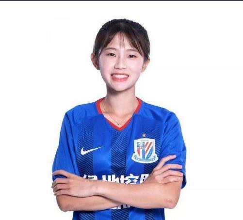 年少成名女足最美小花熊熙为何18岁退役选择回归校园