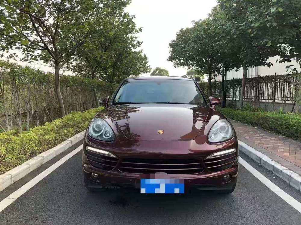 13款保时捷卡宴,售价17.8万,线条动感价格美丽