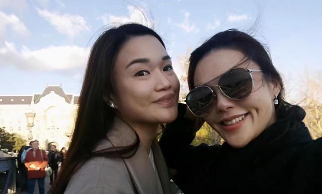 堪比电视剧的富豪 家族史 两女儿一个整容身亡 一个被绑架 腾讯新闻