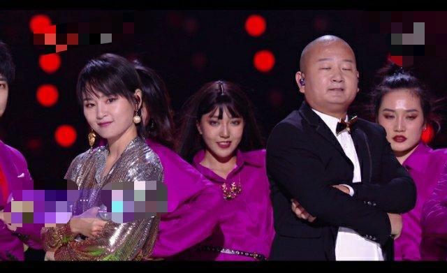 giao|网红giao哥喜当爸，为赚奶粉钱现身酒吧捞金？10分钟赚20万引争议