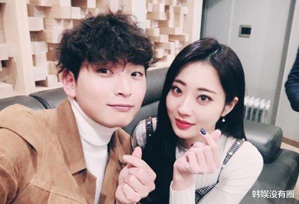 2am郑珍云退伍后首综谈女友朴景丽落泪指控朴娜莱