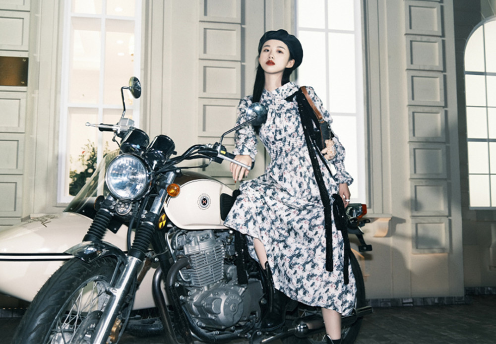 阿沁(kakakaoo-)原名王清媛,由于与"沁园"谐音,因此粉丝们亲切地称呼