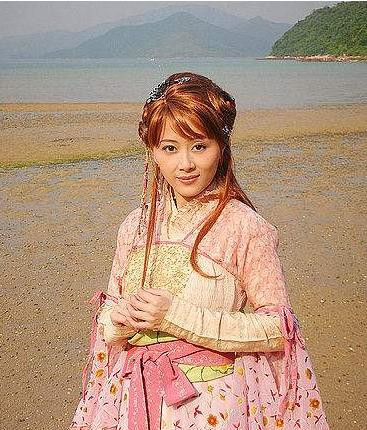 姚乐怡:tvb万年绿叶,被星探发掘,38岁息影生女转做幕后!