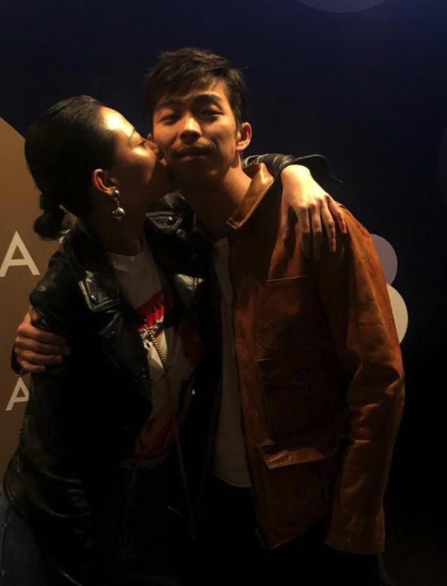 女星谭卓自曝曾对水恐惧拿水杯喝水都不行靠胡歌帮助才变正常