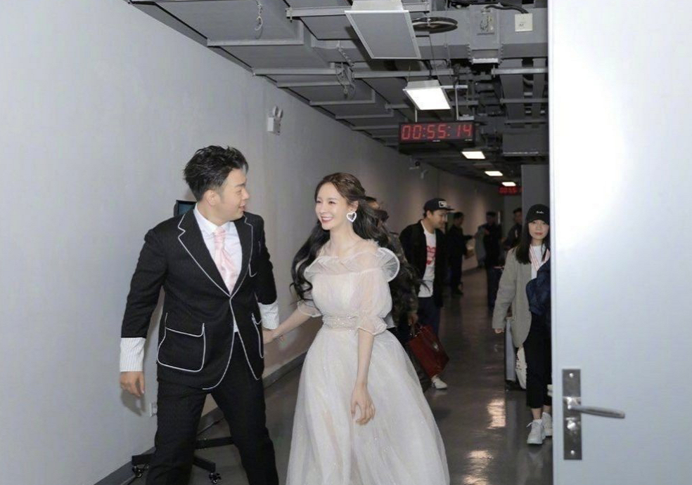 沈梦辰|感情生变？沈梦辰发文登热搜榜首，杜海涛懒理传闻宣传新歌