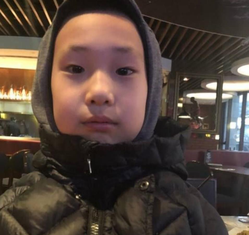 林大竣特别懂事,但是由于爸爸忙于工作,两个人并没