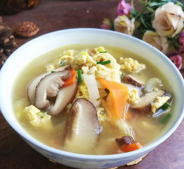 香菇白菜蛋花汤快手汤营养又美味