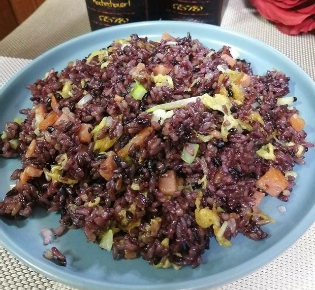 香肠鸡蛋炒糙米饭简单营养又好吃