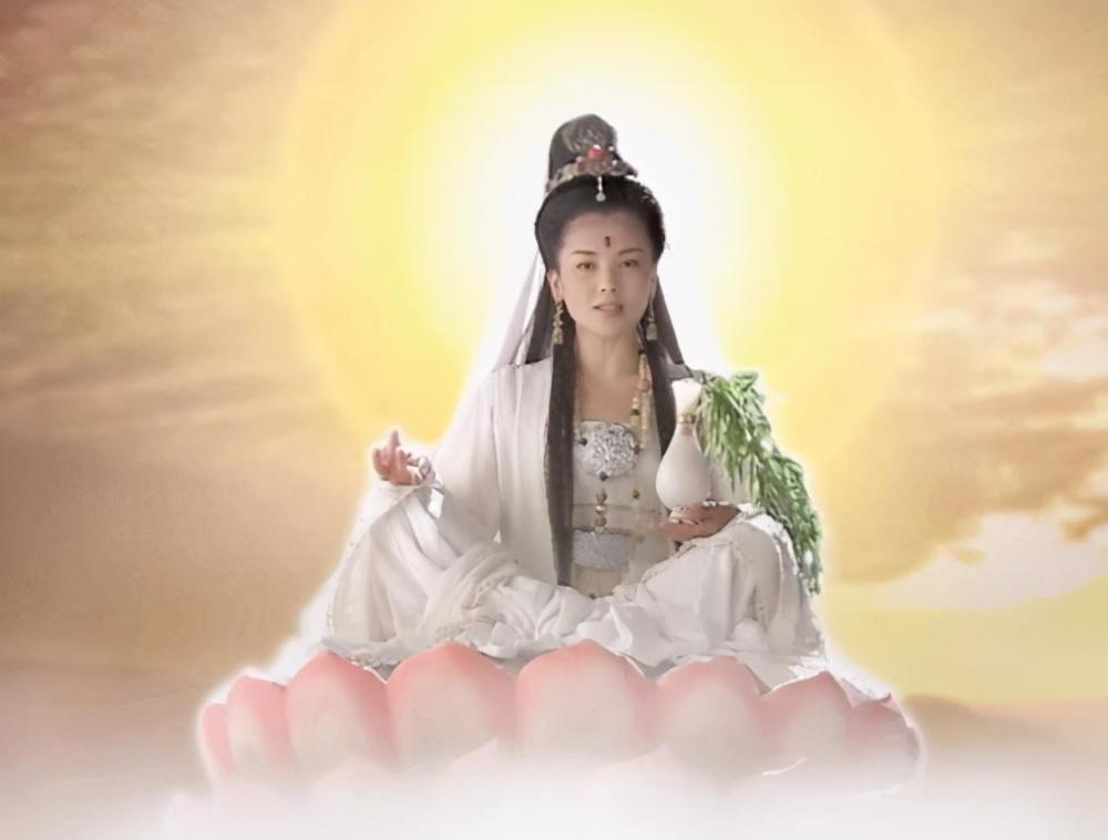 可见观音的莲台比如来佛祖要低得多,虽然都成佛了,但是等级依旧森严