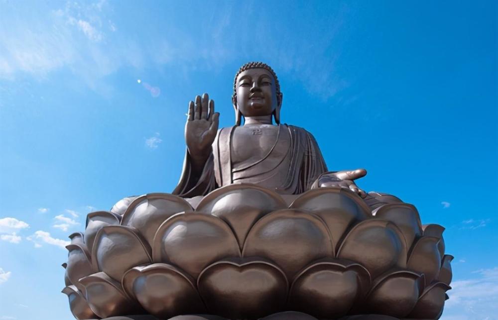 世界最高的释迦牟尼佛坐像,108位高僧曾开光,高度达到48米_腾讯新闻