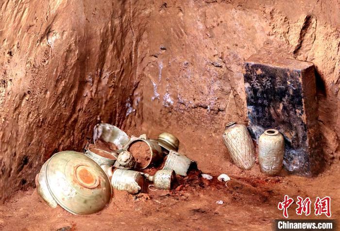 墓葬|西安发现北宋孟氏家族墓地 出土罕见耀州窑青釉瓷器