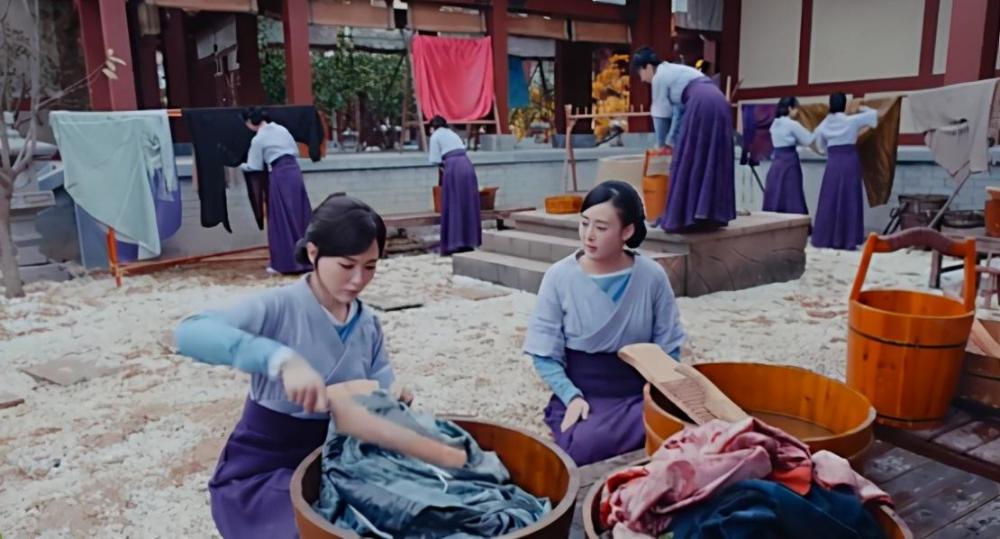 而且穿着的时间也并不会太久,当时宫中有个名叫"尚衣局"的部门,主要