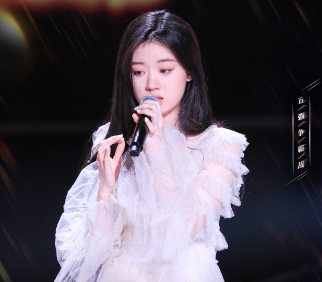 《中国好声音》五强战:单依纯失误仍拿高分,李健一句话点出关键