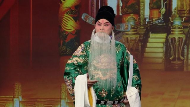 场的"神秘踢馆人"最后一个登场,他带来的剧目《二进宫》能否踢馆成功?