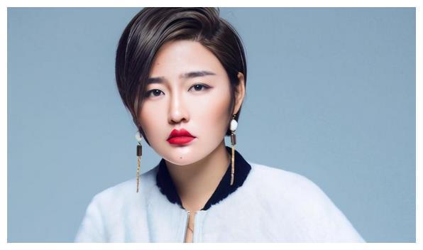 赵本山|赵本山炫富女徒弟主演的电影，请来毕福剑捧场，5天票房超10万