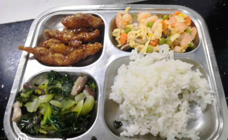 看别人家的食堂!