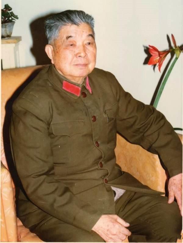 他当过386旅的旅长后成为开国中将患癌症后又活了将近20年