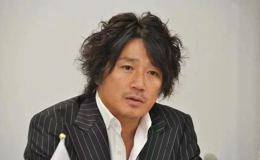 对于近藤真彦来说,失去巡演就相当于失去了大半正常收入,这次的"重击"