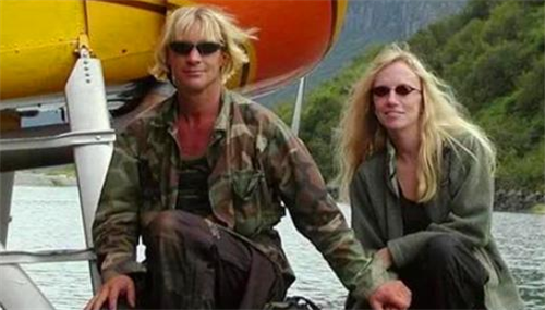 后来这段音频在纪念崔德威的纪录片《灰熊人》中曾经出现,却因为太过