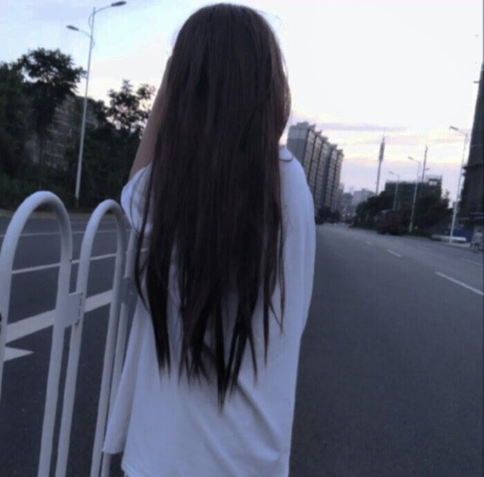 不露脸女生头像:这世界有朝夕与四季