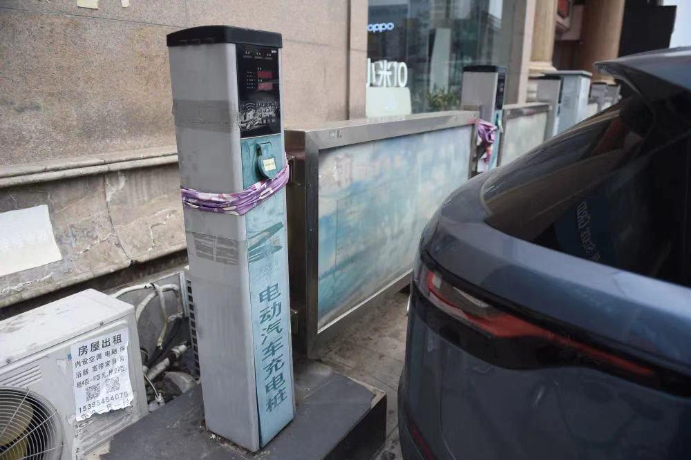中國充電樁大冒進:巨資補貼建設 如今荒草叢生
