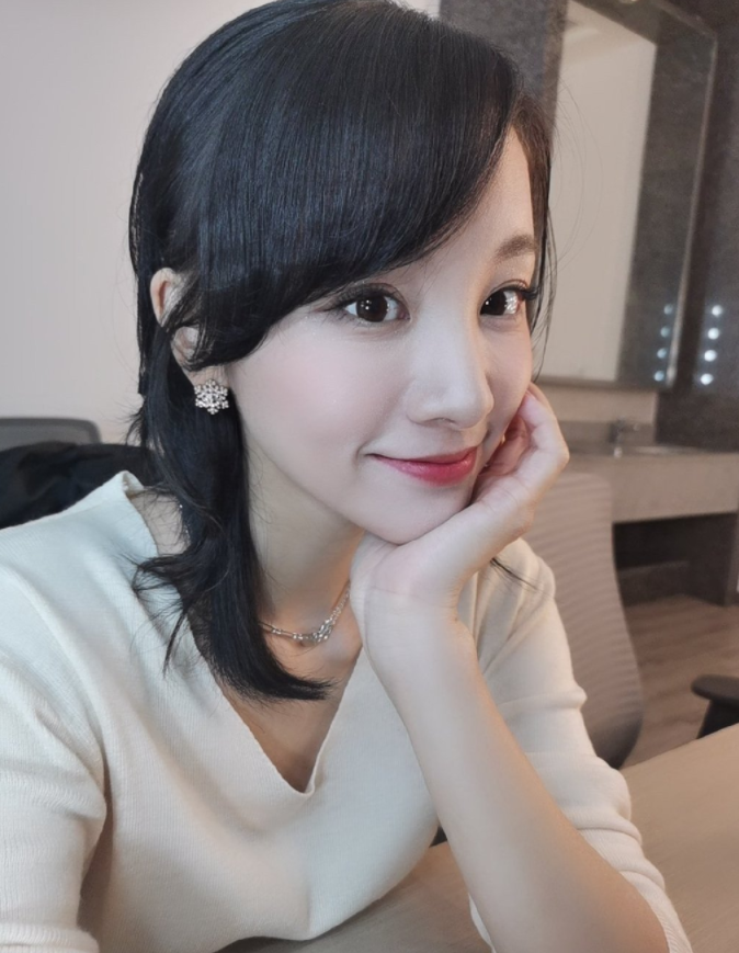 章龄之自曝酒店摔倒险破相晒自拍厚绷带缠头文案中小秀恩爱