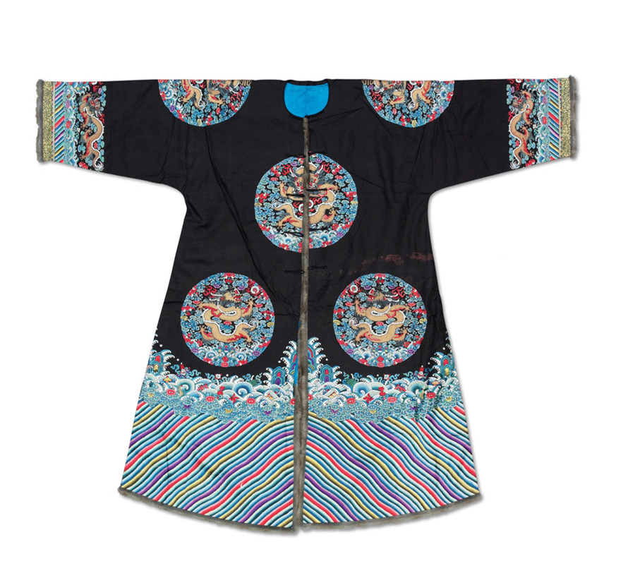 高清照片清朝皇后的龙袍尽显母仪天下的华贵气质