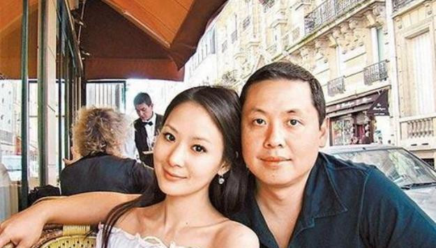 廖镇汉他的父亲是台湾三侨集团董事长廖伟志,台湾最著名的微风广场就
