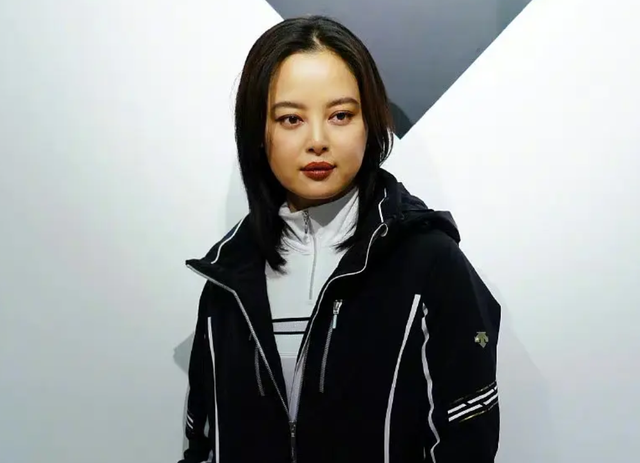 邓伦|修图师爆料行业内幕，男演员要求挨个修毛孔，点名邓伦故意炒作