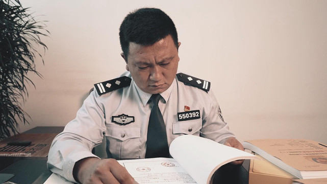 张峰忠诚担当彰显刑警本色