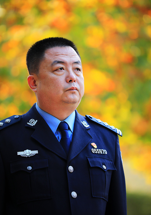 李志勇筛沙人眼里不揉沙子