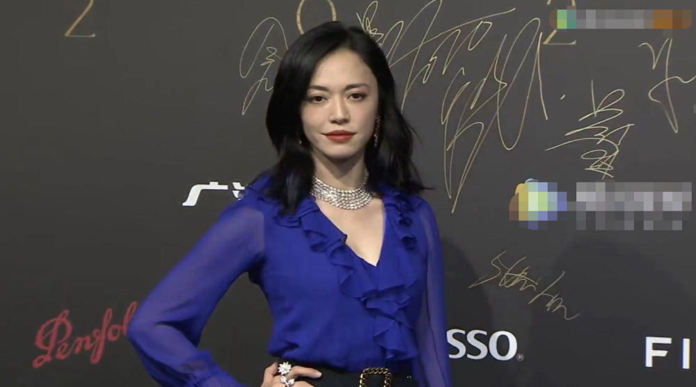 范冰冰|电影盛典颜值大赏：范冰冰造型浮夸巧露香肩，金晨白到发光似仙女