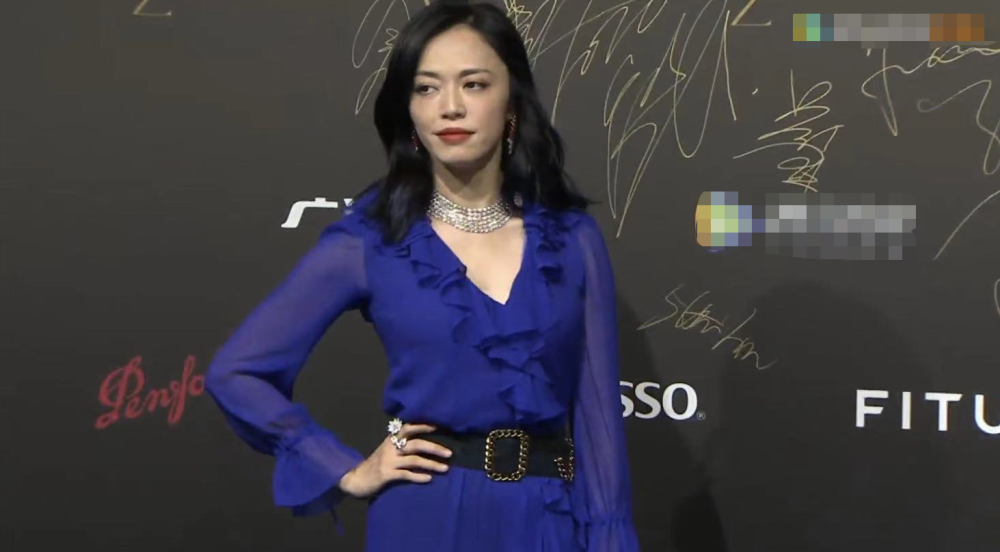 范冰冰|电影盛典颜值大赏：范冰冰造型浮夸巧露香肩，金晨白到发光似仙女