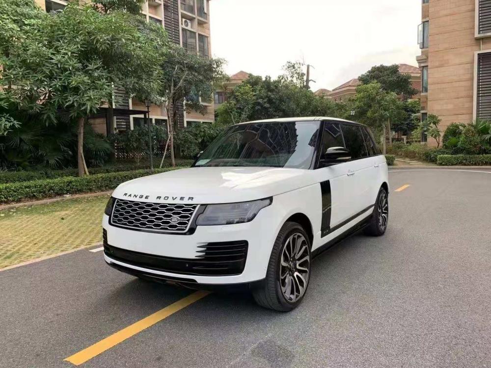路虎揽胜巅峰创世加长黑曜版,是路虎的最顶配,84万就可以拿下