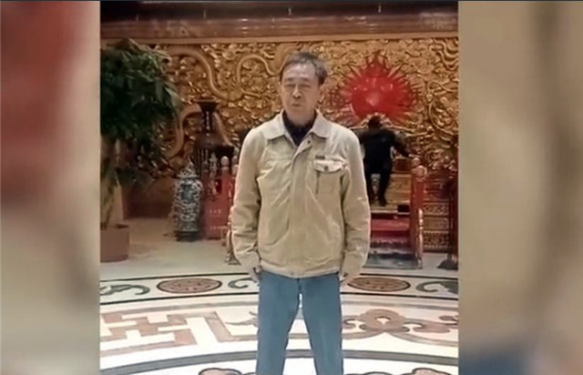 马保国|马保国签约功夫电影！这次有备而来秀闪电五连鞭，却把路人逗乐了
