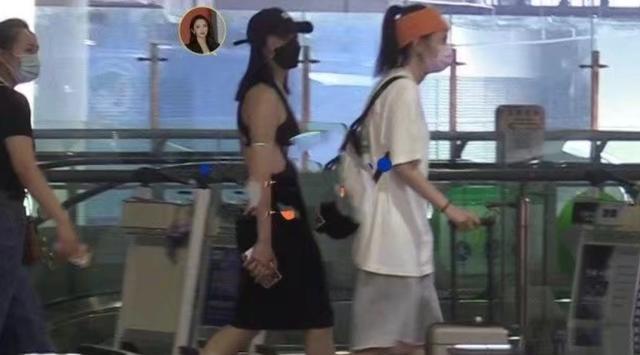 范冰冰|范冰冰出席盛典肤色差明显，和姚晨同框比美，曾在机场偶遇无交流